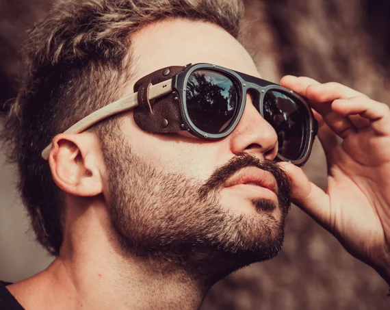 عینک چوبی دستساز هایکا با طراحی خاص و منحصربهفرد