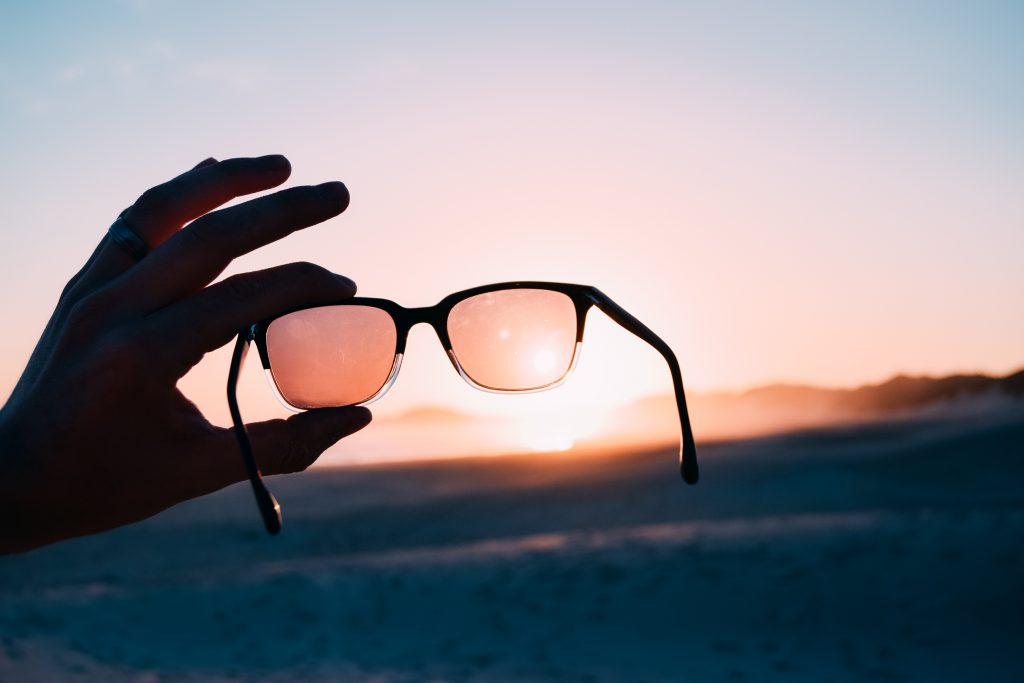 تست یو وی عینک آفتابی